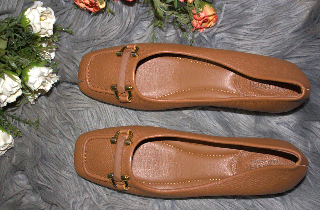 Brown flat heel shoes