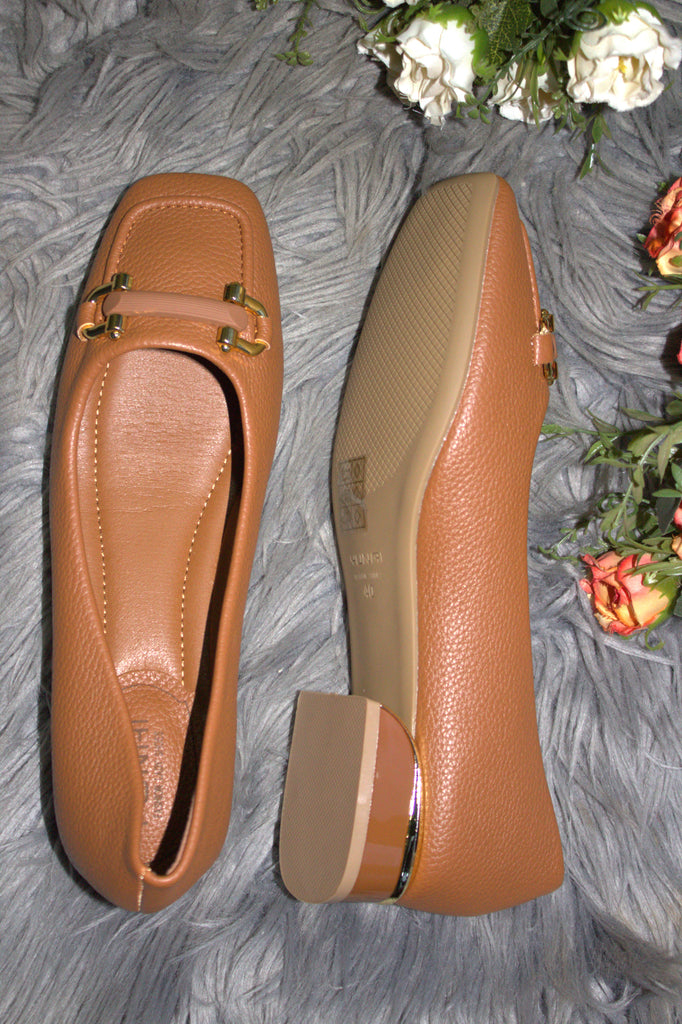 Brown flat heel shoes